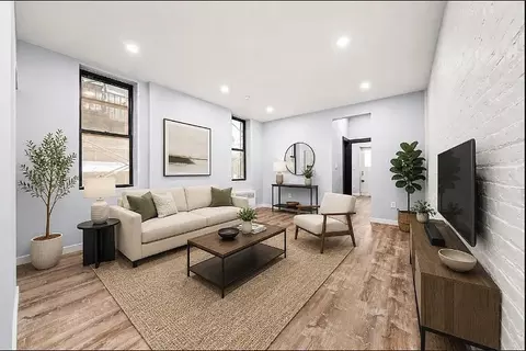 453 W 48th St #4C, New York, NY 10036