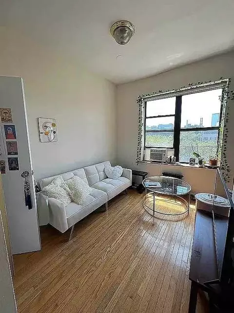 619 E 5th St #29, New York, NY 10009