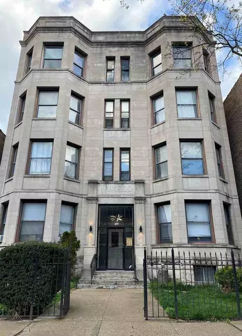 730 W Cornelia Ave #101, Chicago, IL 60657