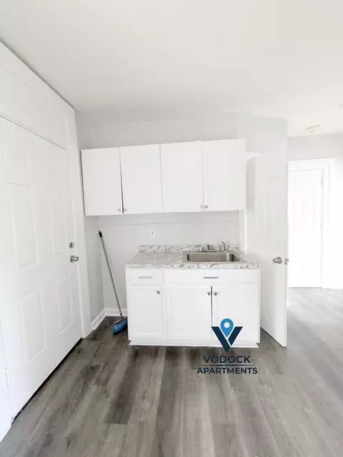 226 Lyman St #1L, Holyoke, MA 01040