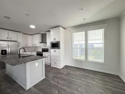 34800 Minnow Ln, Zephyrhills, FL 33541