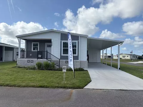 34800 Minnow Ln, Zephyrhills, FL 33541