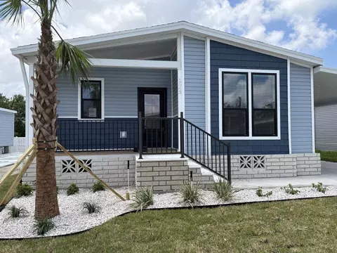 1643 Voyager Dr, Sarasota, FL 34234