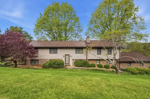 1721 Plank Dr, Blacksburg, VA 24060