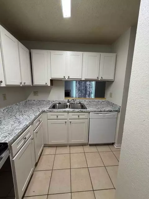 606 W Collins St, Denton, TX 76201