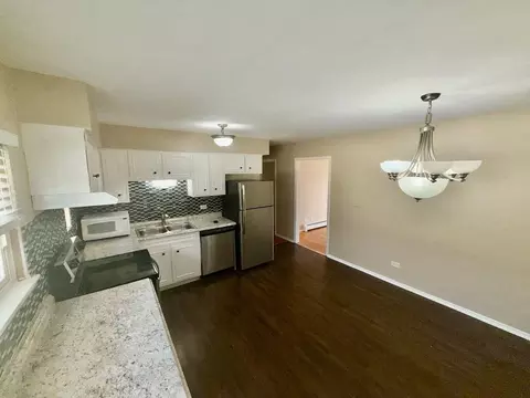 9 Scotdale Rd #4, La Grange Park, IL 60526