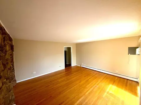 9 Scotdale Rd #4, La Grange Park, IL 60526