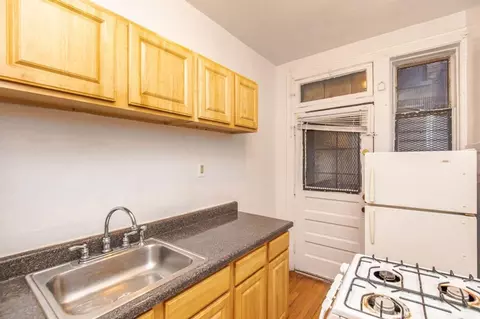 1333 W Touhy Ave #2W, Chicago, IL 60626