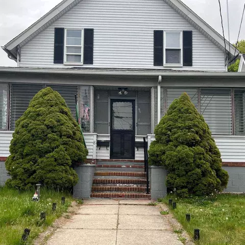 10 General Cobb St, Taunton, MA 02780