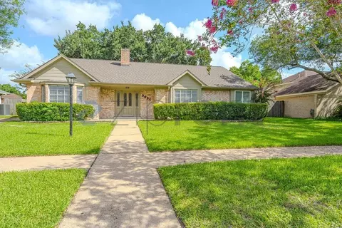 9006 Weymouth Dr, Houston, TX 77031