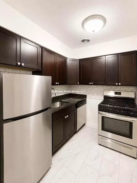6830 N Sheridan Rd #371A, Chicago, IL 60626