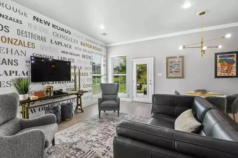 8116 Village Lake Ave, Baton Rouge, LA 70820