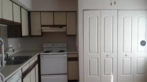 9440 Lexington Cir, Charlotte, NC 28213