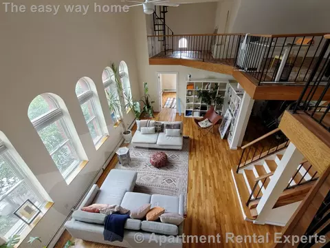 238 Columbia St #3W, Cambridge, MA 02139