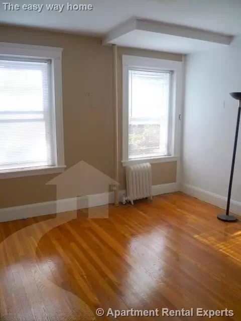 6 Agassiz St #3, Cambridge, MA 02140