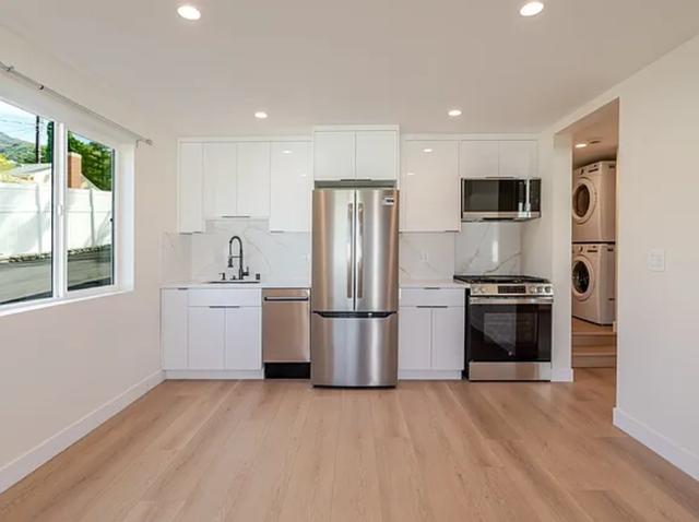 10421 Pinyon Ave, Tujunga, CA 91042