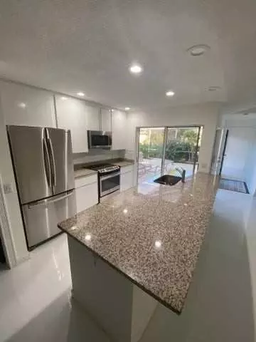 2102 Appleton Ct, Palm Beach Gardens, FL 33403