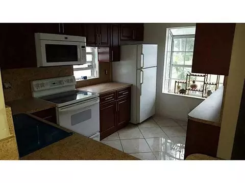 4674 Lakeside Cir, West Palm Beach, FL 33417