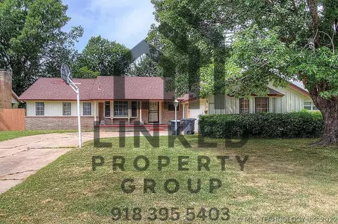 5852 S Quebec Ave, Tulsa, OK 74135
