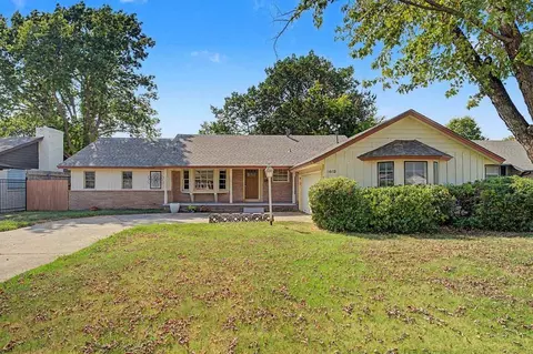 5852 S Quebec Ave, Tulsa, OK 74135