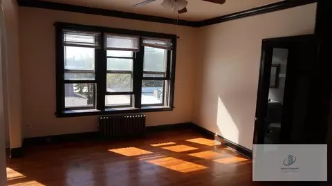 4588 N Elston Ave #304, Chicago, IL 60630
