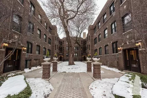 740 W Addison St #740N2, Chicago, IL 60613