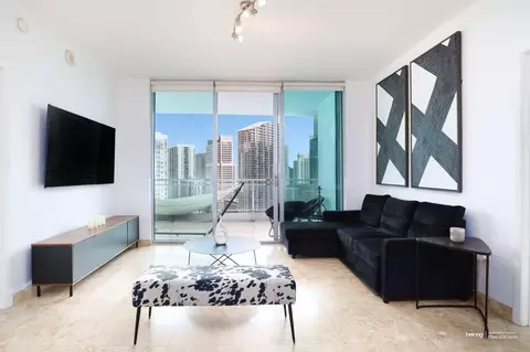 90 SW 3rd St #3002, Miami, FL 33130