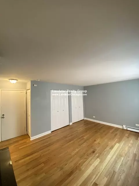663 W Grace St #212, Chicago, IL 60613