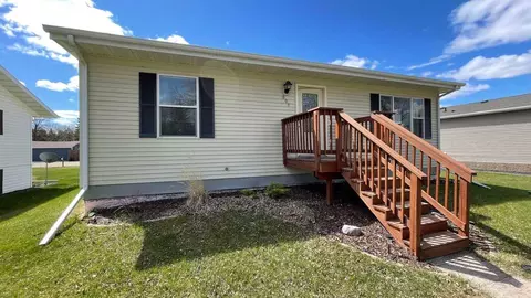 805 20th St NW, East Grand Forks, MN 56721