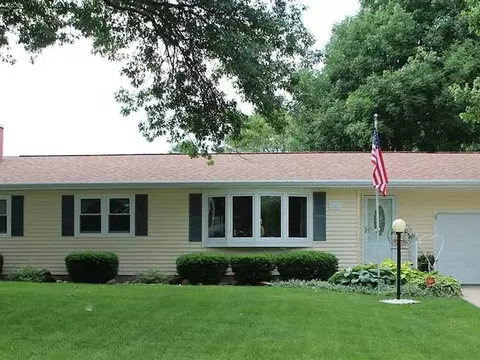 225 Maryhill Dr, Cedar Falls, IA 50613