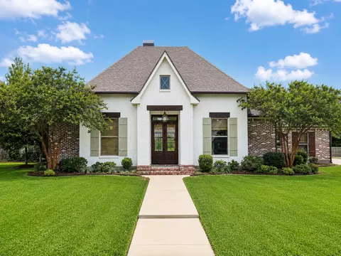 112 Grandview Terrace Dr, Youngsville, LA 70592