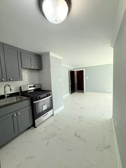 2754 W North Shore Ave #1N, Chicago, IL 60645