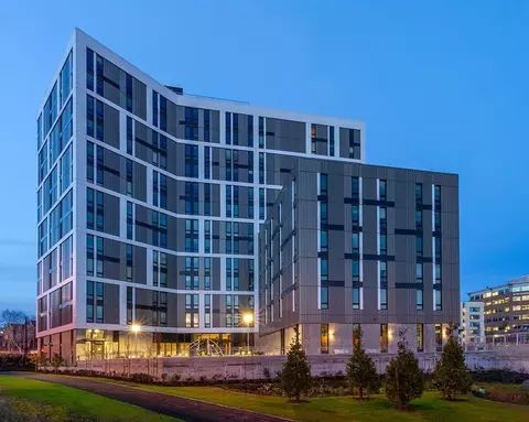 2045 S River Pkwy, Portland, OR 97201