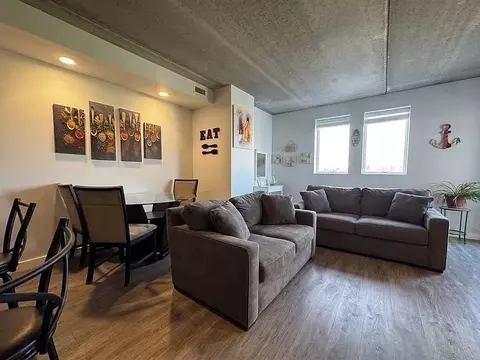 1323 W Morse Ave #709, Chicago, IL 60626