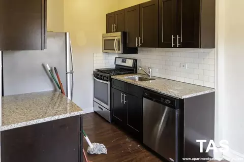 6748 N Ashland Ave #105, Chicago, IL 60626