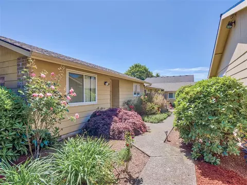 1590 SE Roberts Dr, Gresham, OR 97080 photo 3