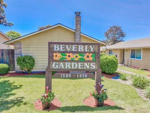 1590 SE Roberts Dr, Gresham, OR 97080 photo 2