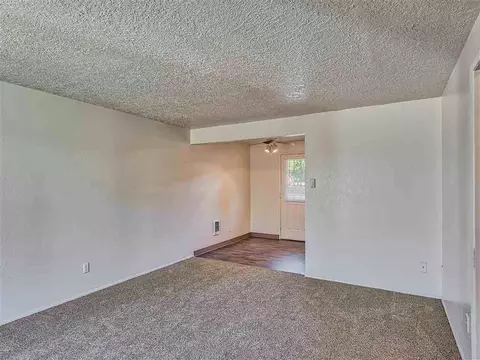 1590 SE Roberts Dr, Gresham, OR 97080 photo 5