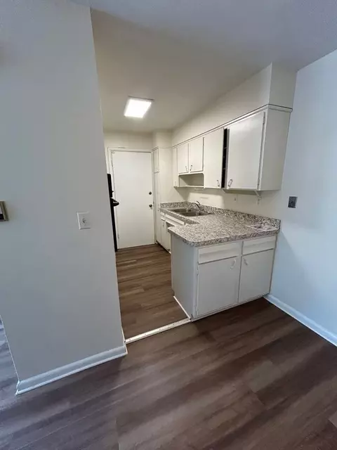 2737 Brownsboro Rd, Louisville, KY 40206