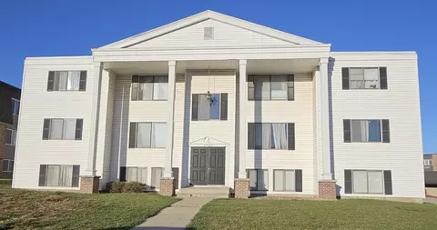 3728 W 9th St, Waterloo, IA 50702