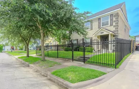 2714 Palm St #2, Houston, TX 77004