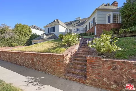 266 Denslow Ave, Los Angeles, CA 90049