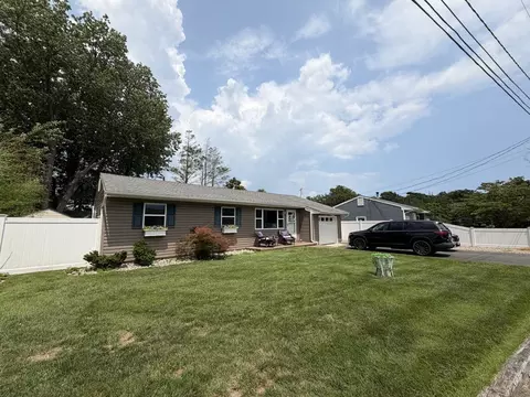 98 Oak Tree Ln #NA, Toms River, NJ 08753