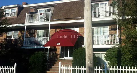 88 Beacon St #1, Lawrence, MA 01843