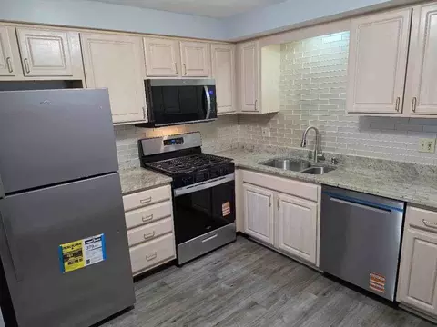 88 Beacon St #1, Lawrence, MA 01843