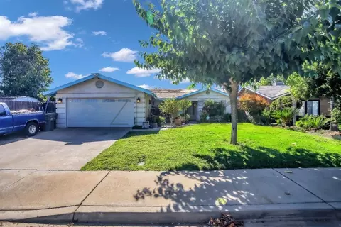 2411 Berry St, Selma, CA 93662