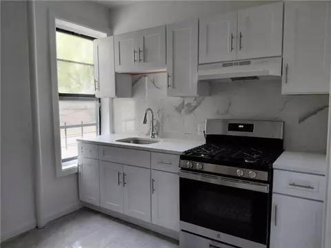 1409 W 4th St #6, Brooklyn, NY 11204