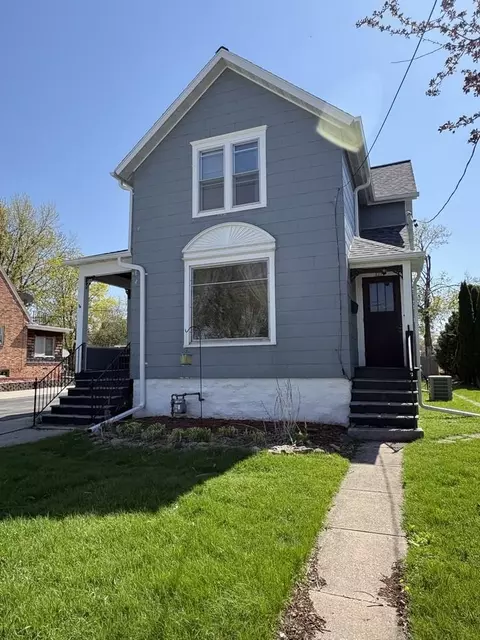 221 12 E Doty Ave, Neenah, WI 54956