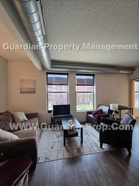 811 4th St SE #214, Minneapolis, MN 55414