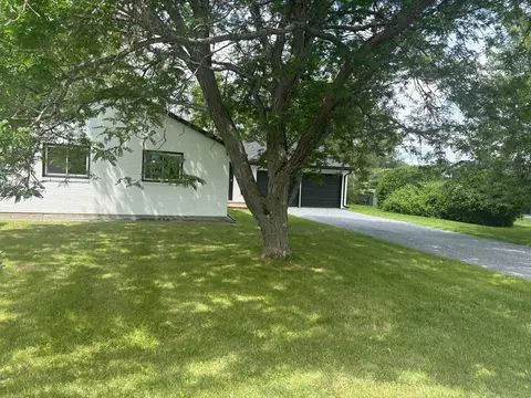 73 Candlewood Dr, Williamstown, MA 01267